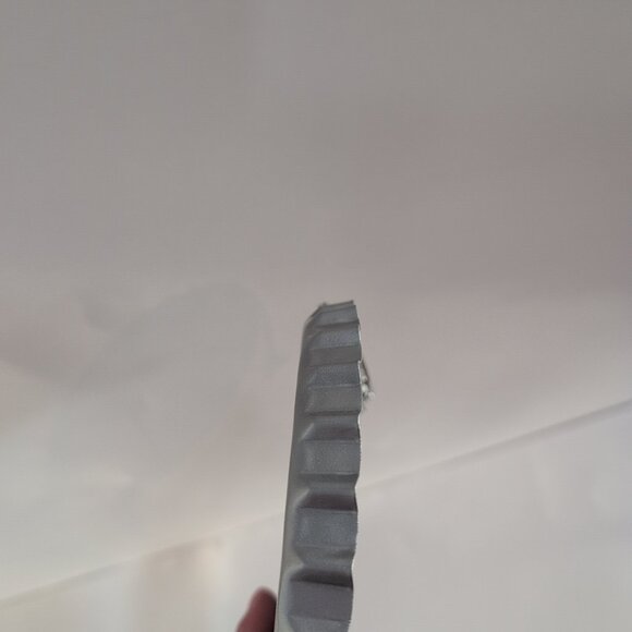 2025 Ruz Coors Light Metal Bottle Cap Christmas Ornament 5.5 Inches Diameter - Picture 3 of 3